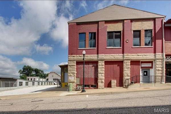 0.48 Acres of Mixed-Use Land for Sale in Quincy, Illinois