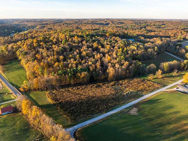 14 Acres of Recreational Land for Sale in St. Louisville, Ohio