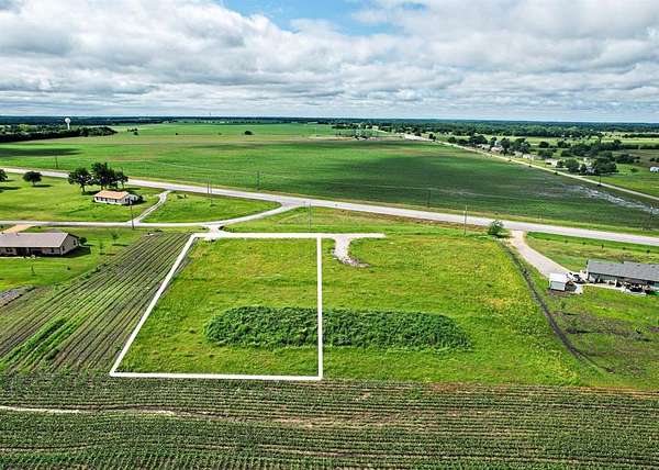 1 Acre of Residential Land for Sale in Whitewright, Texas