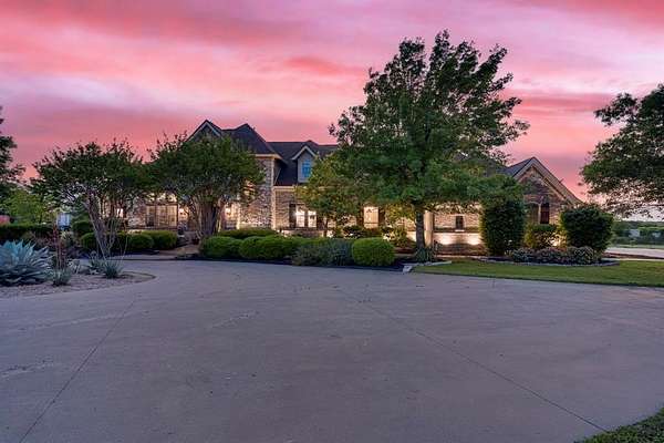 33 Acres of Agricultural Land with Home for Sale in Midlothian, Texas