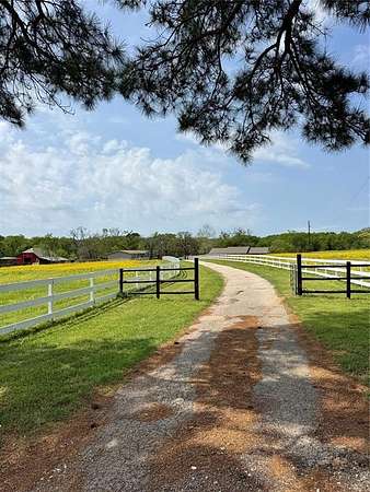 13.5 Acres of Land with Home for Sale in Athens, Texas