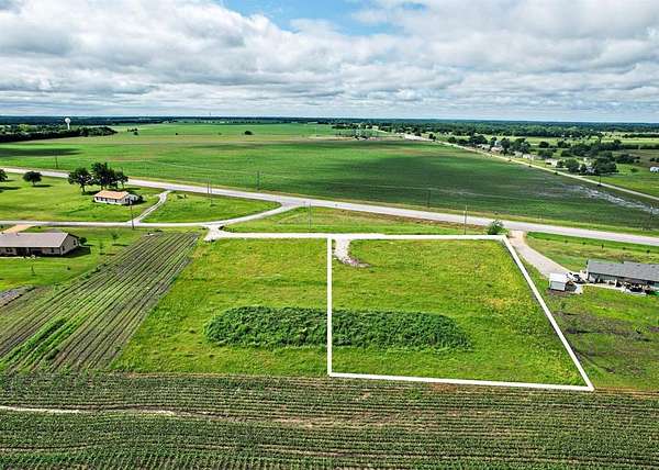 1 Acre of Residential Land for Sale in Whitewright, Texas