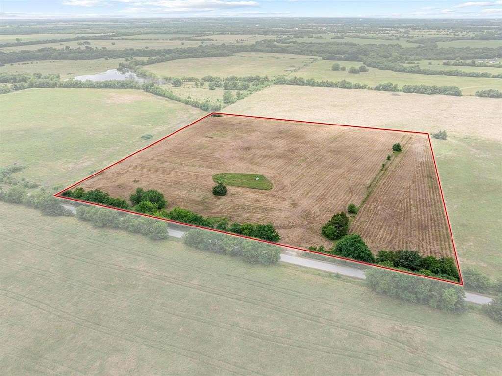 10 Acres of Recreational Land for Sale in Wolfe City, Texas
