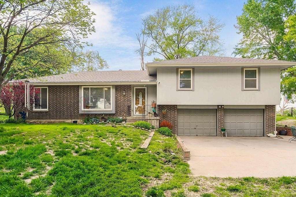 9.74 Acres of Land with Home for Sale in Tonganoxie, Kansas