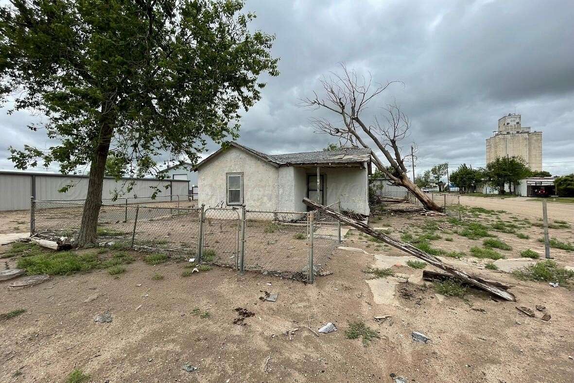 0.08 Acres of Mixed-Use Land for Sale in Sunray, Texas