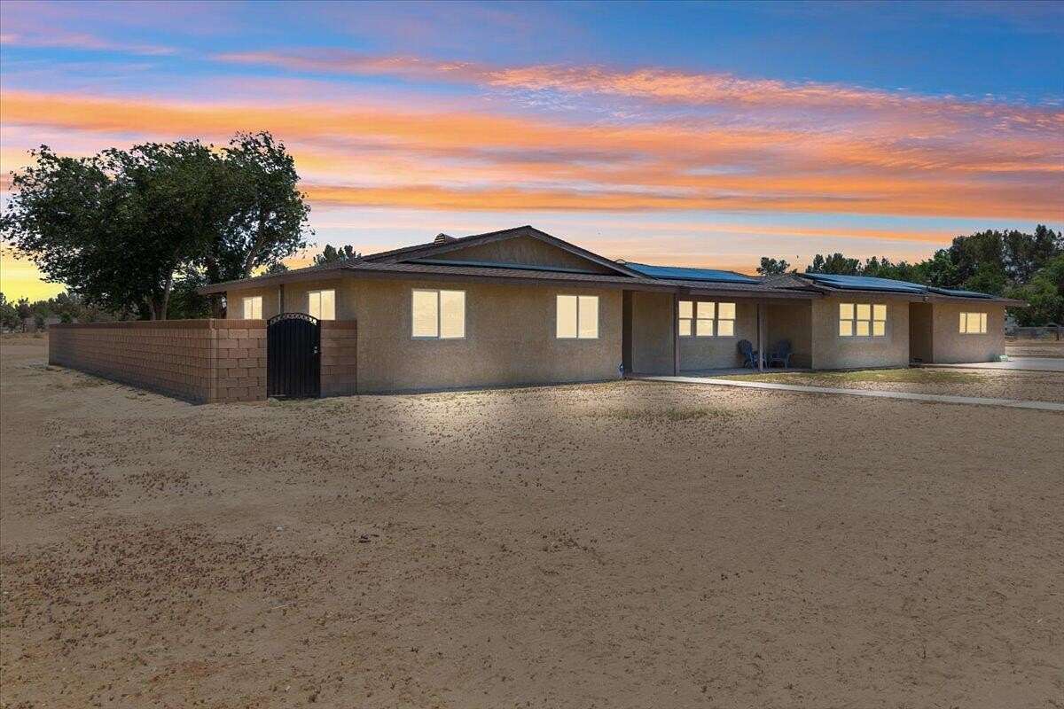 2.57 Acres of Residential Land with Home for Sale in Lancaster, California