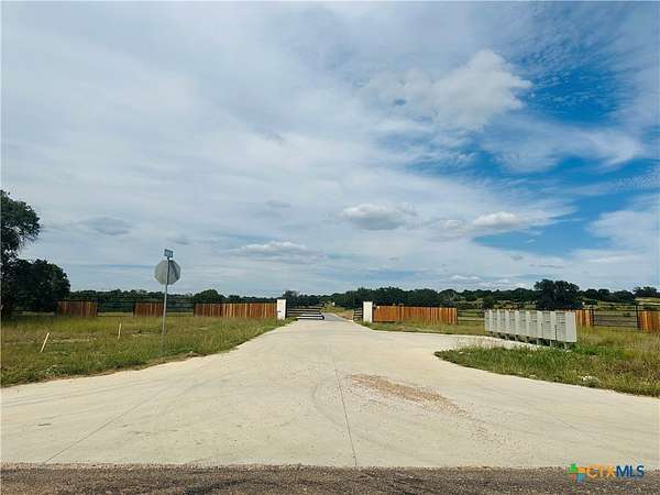 6 Acres of Land for Sale in Oglesby, Texas