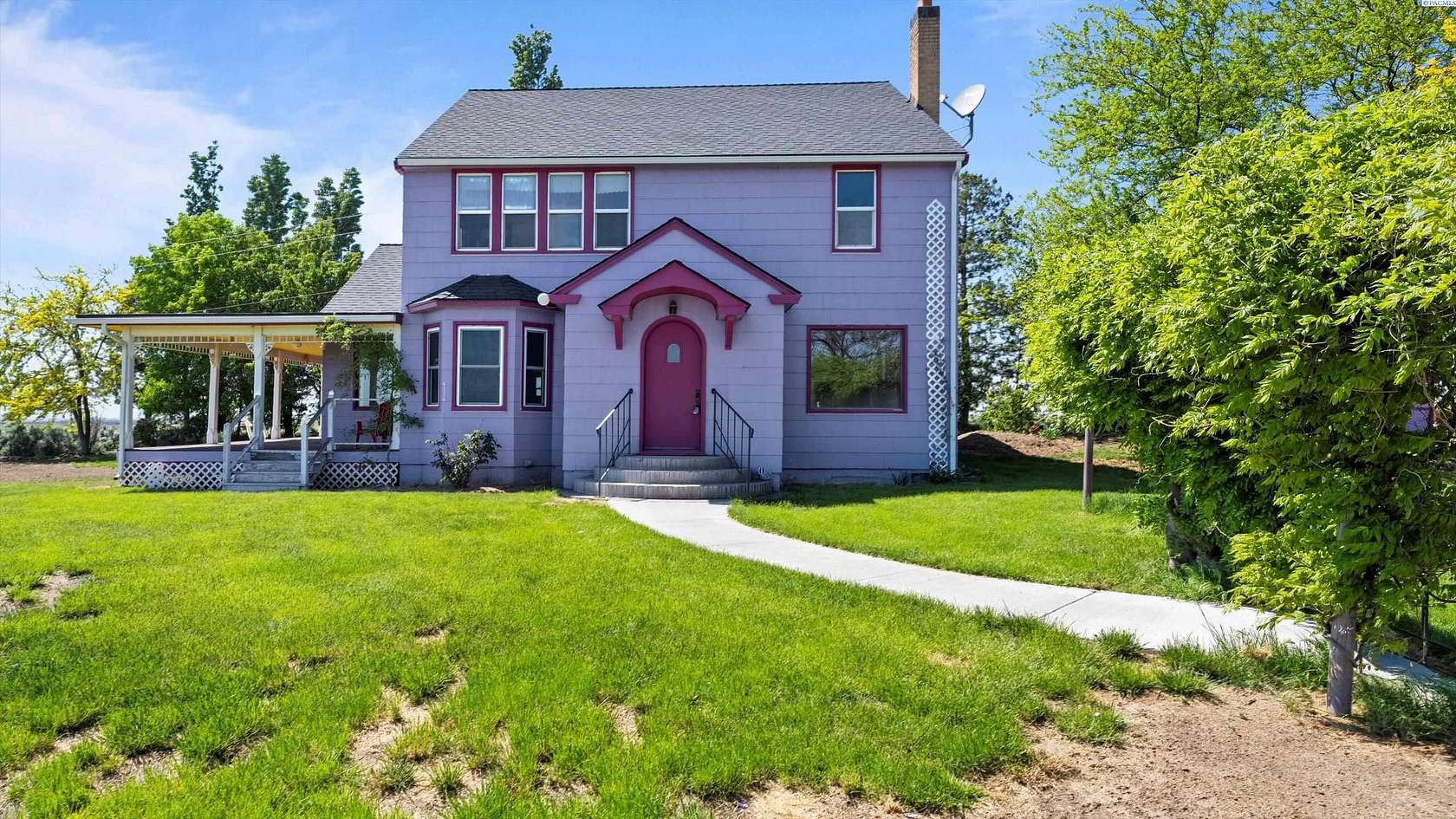 2.2 Acres of Residential Land with Home for Sale in Connell, Washington