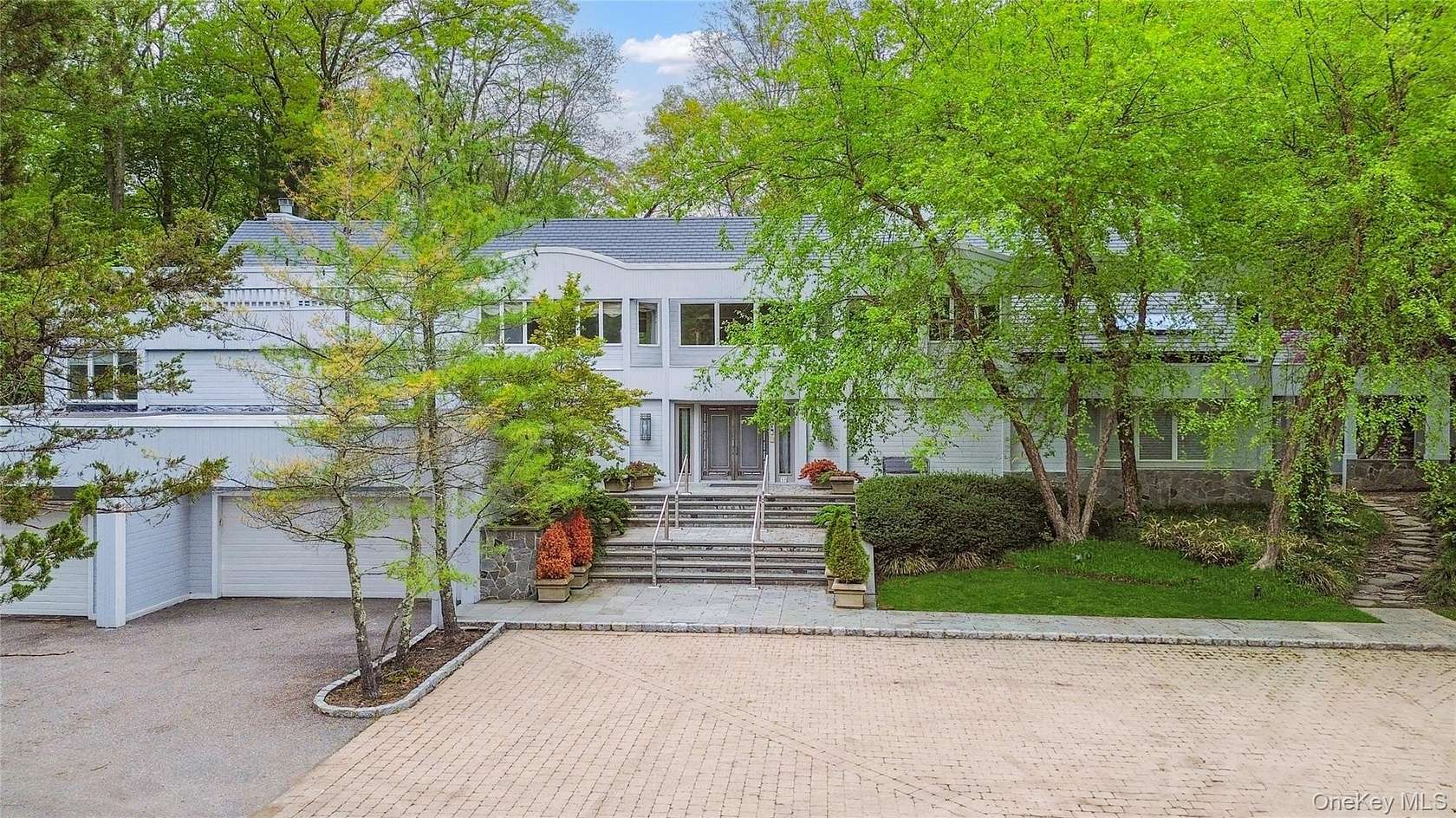 2.17 Acres of Residential Land with Home for Sale in Old Brookville, New York