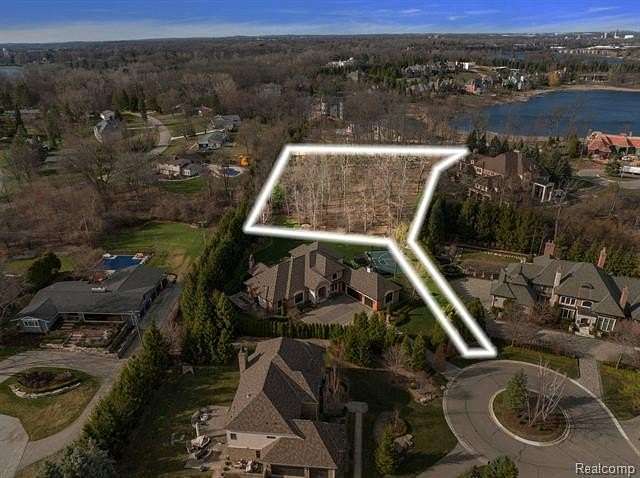 0.97 Acres of Residential Land for Sale in Bloomfield Hills, Michigan
