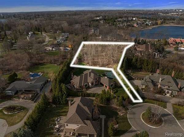 0.97 Acres of Residential Land for Sale in Bloomfield Hills, Michigan