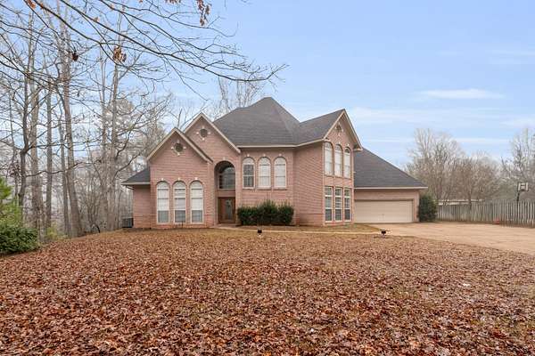 2.8 Acres of Residential Land with Home for Sale in Columbus, Mississippi