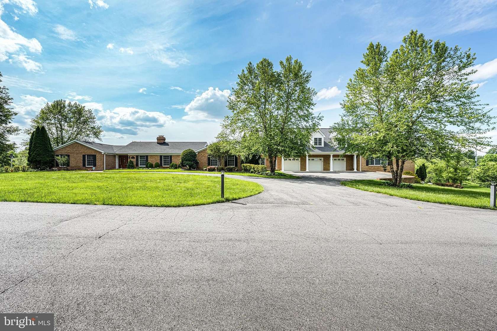 5.6 Acres of Land with Home for Sale in Hamilton, Virginia