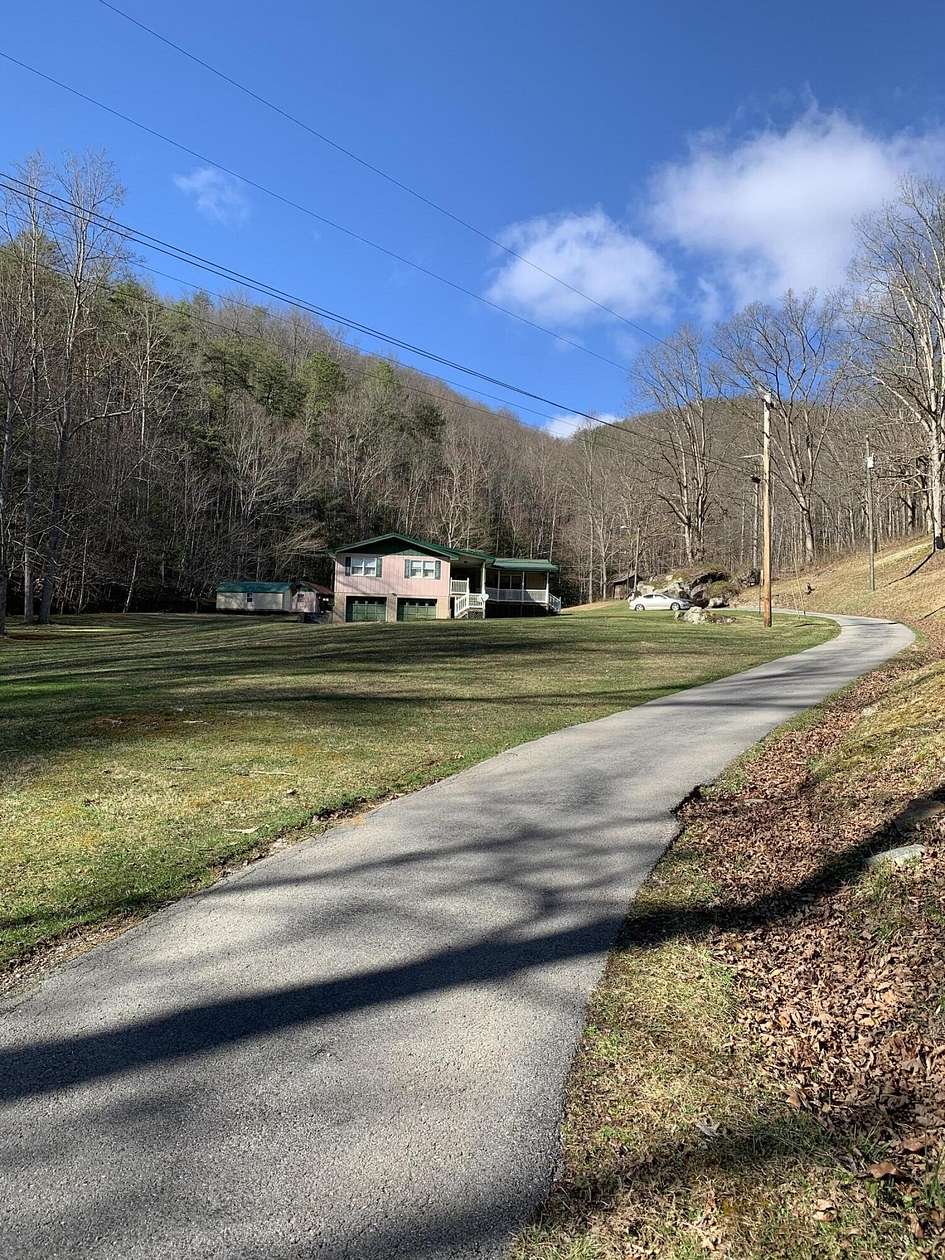 136 Acres of Recreational Land with Home for Sale in Cumberland, Kentucky