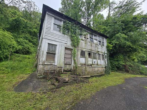 24 Acres of Recreational Land for Sale in Arjay, Kentucky