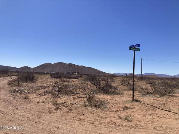 1.25 Acres of Residential Land for Sale in Sunizona, Arizona