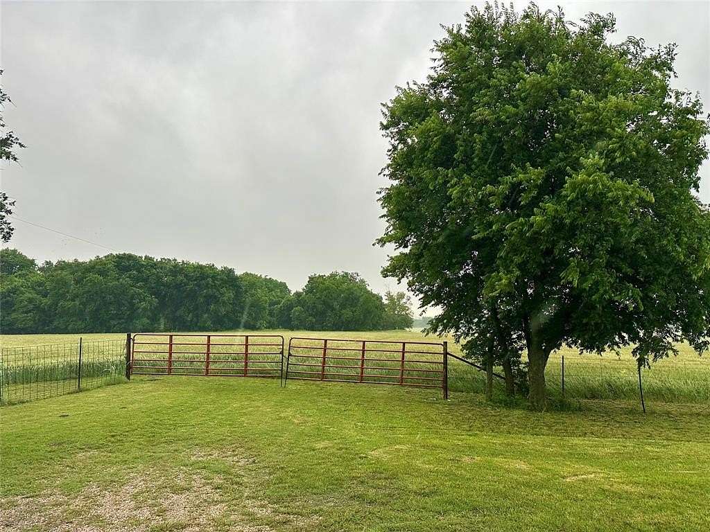 152 Acres of Land for Sale in Grandview, Texas