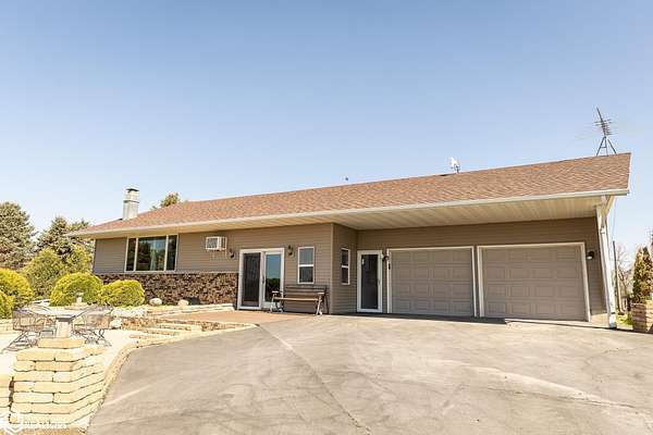 4.77 Acres of Residential Land with Home for Sale in Belmond, Iowa