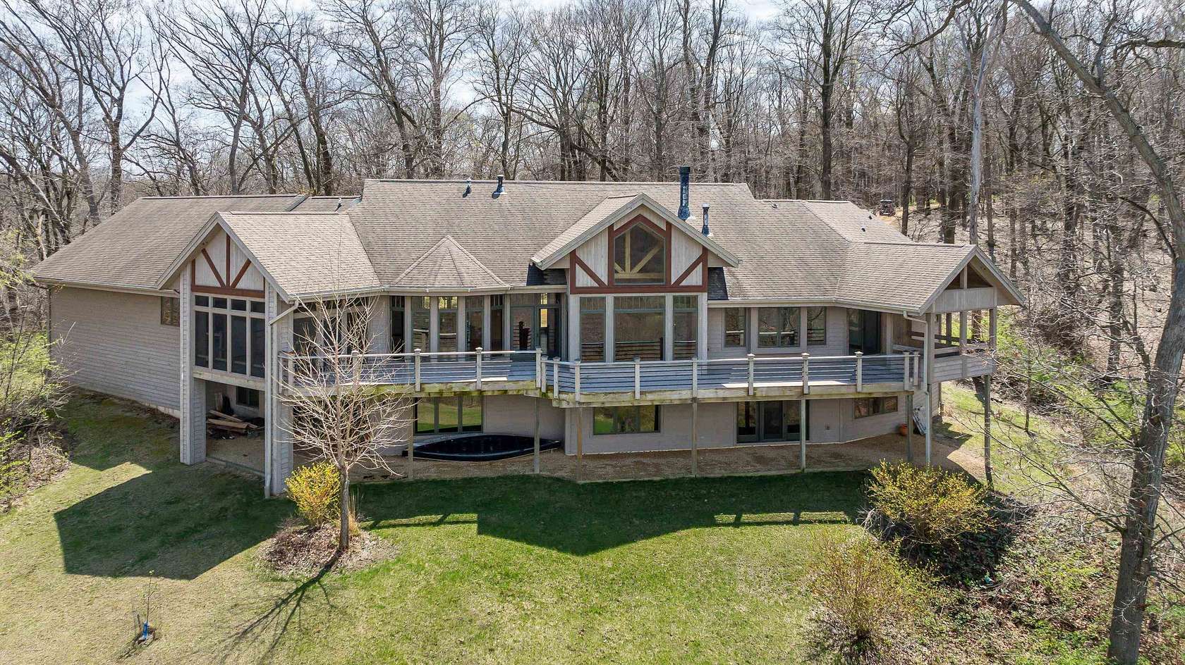 5.24 Acres of Residential Land with Home for Sale in Hanover, Illinois