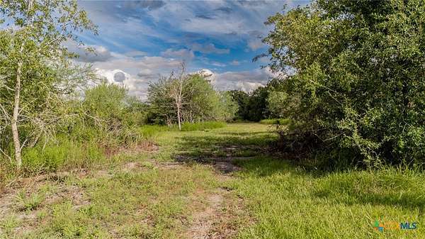 5 Acres of Land for Sale in Victoria, Texas