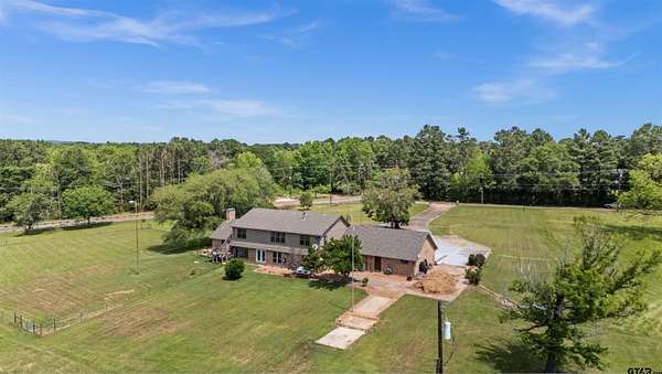 12.5 Acres of Land with Home for Sale in Jacksonville, Texas