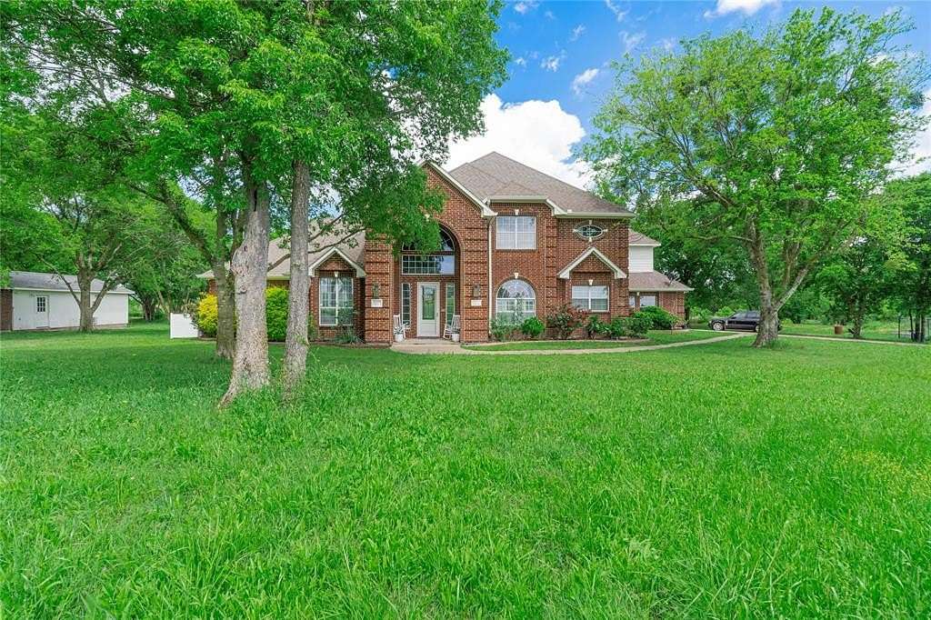 5 Acres of Residential Land with Home for Sale in Ennis, Texas