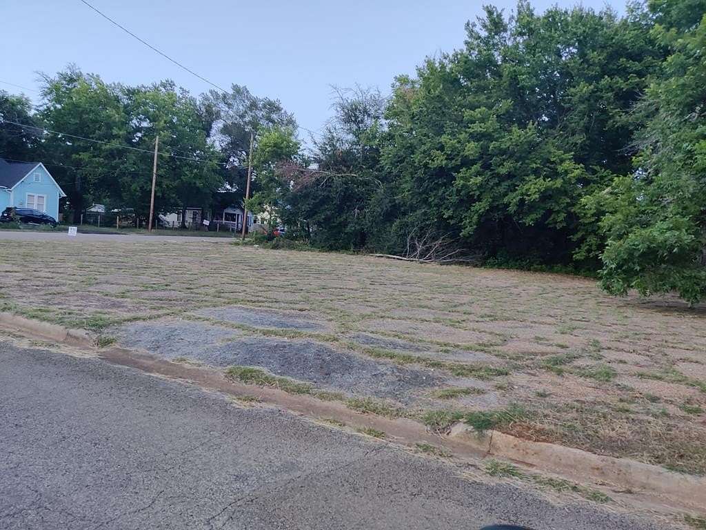 0.25 Acres of Land for Sale in Palestine, Texas