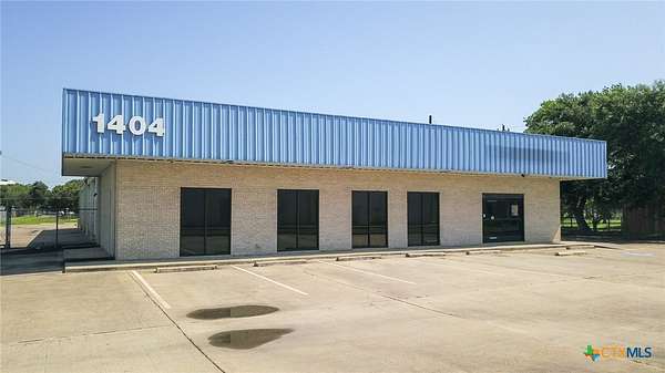 1.67 Acres of Improved Commercial Land for Sale in Victoria, Texas