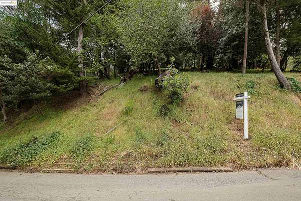 0.17 Acres of Residential Land for Sale in Oakland, California