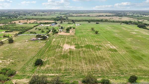 29 Acres of Land for Sale in St. Hedwig, Texas