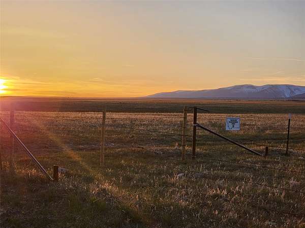 320 Acres of Land for Sale in Ryegate, Montana