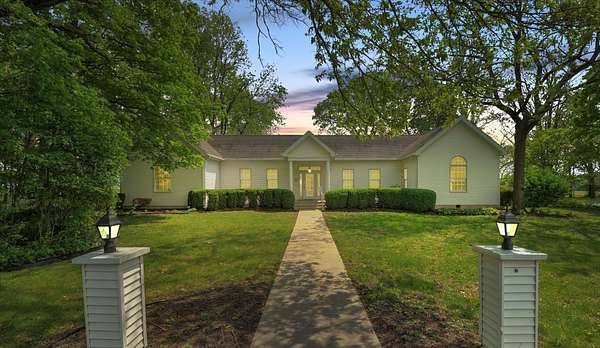 2.2 Acres of Residential Land with Home for Sale in Newman, Illinois
