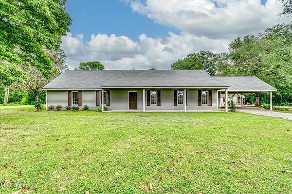 1.53 Acres of Residential Land with Home for Sale in Bentonia, Mississippi