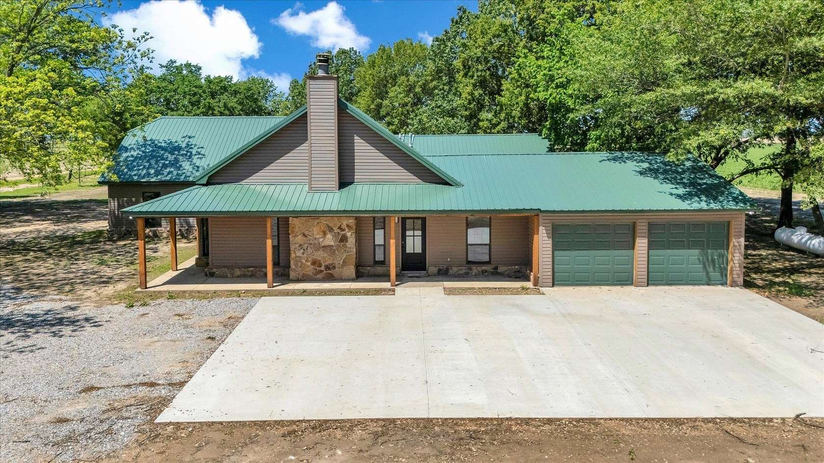 2 Acres of Residential Land with Home for Sale in Harrisburg, Arkansas