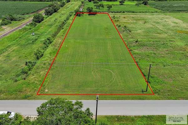 1.55 Acres of Residential Land for Sale in Lozano, Texas