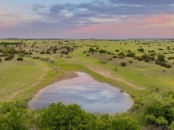 230 Acres of Land with Home for Sale in Jonesboro, Texas