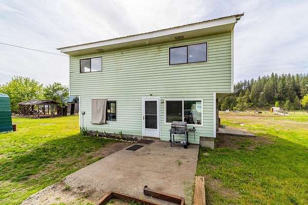 4.3 Acres of Residential Land with Home for Sale in Chewelah, Washington