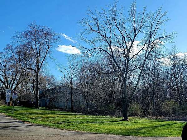 0.38 Acres of Residential Land for Sale in Gurnee, Illinois