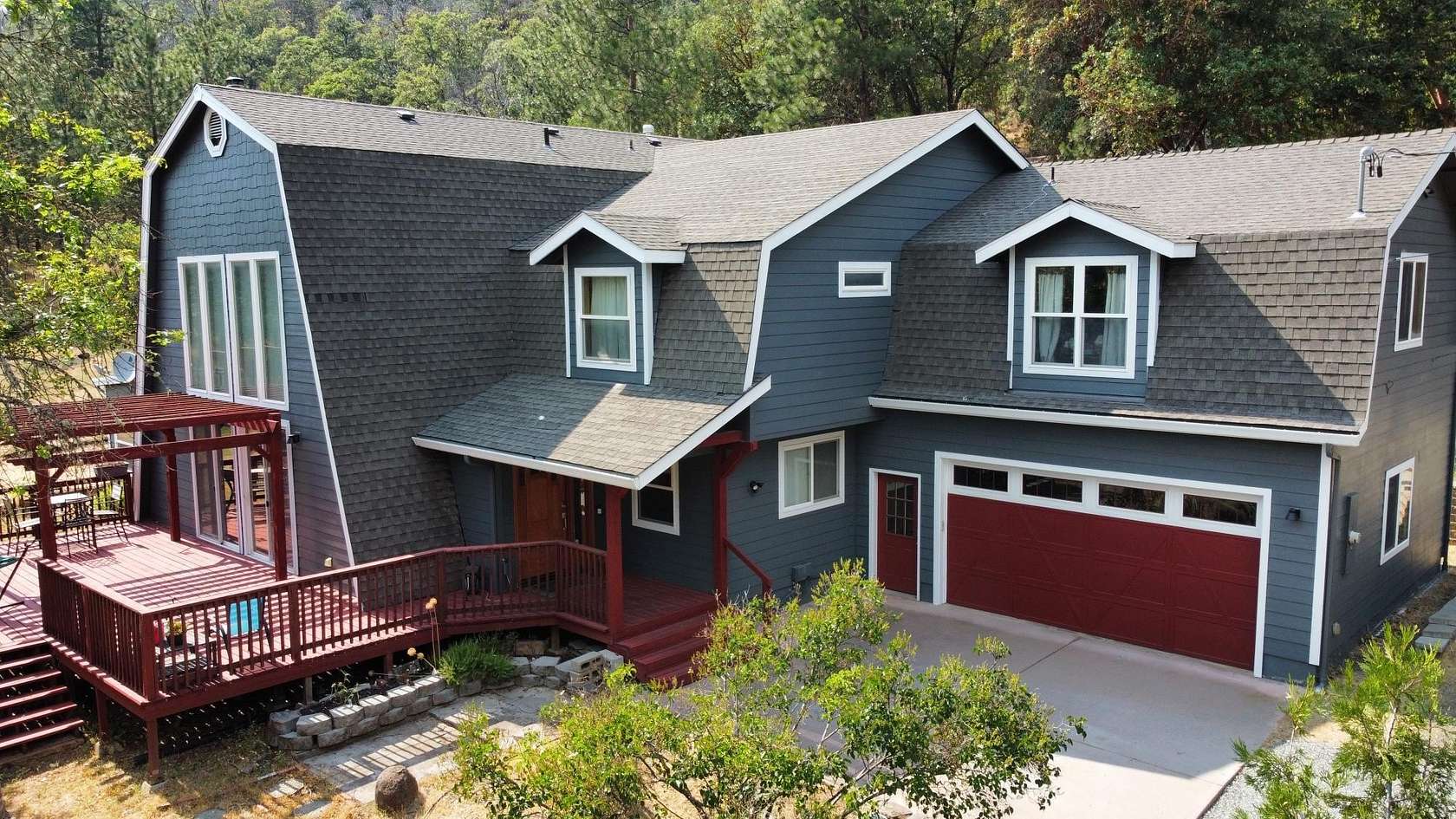 19.6 Acres of Land with Home for Sale in Medford, Oregon