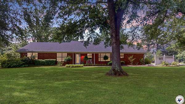 10 Acres of Residential Land with Home for Sale in Texarkana, Texas