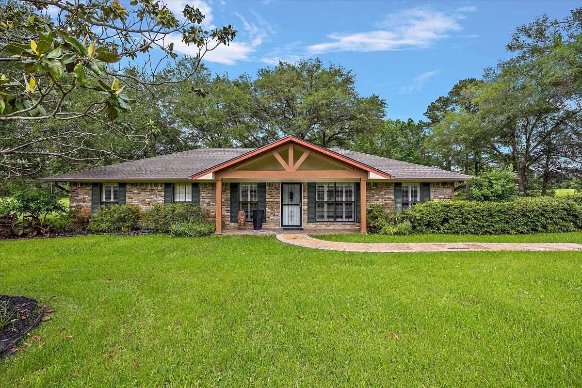 1.68 Acres of Land with Home for Sale in Trinity, Texas