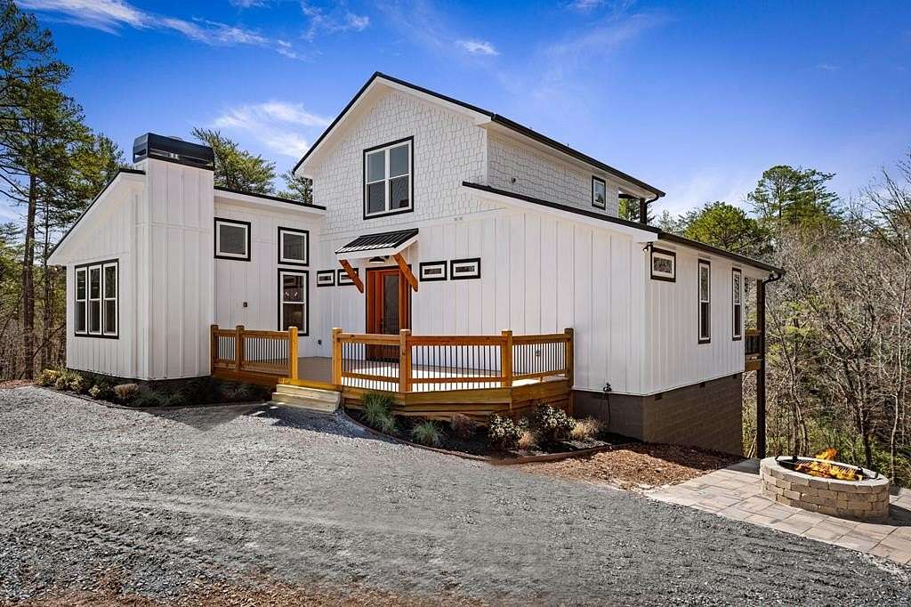 1.57 Acres of Residential Land with Home for Sale in Mineral Bluff, Georgia