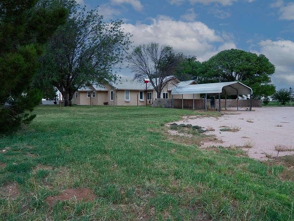 15 Acres of Land with Home for Sale in Seminole, Texas