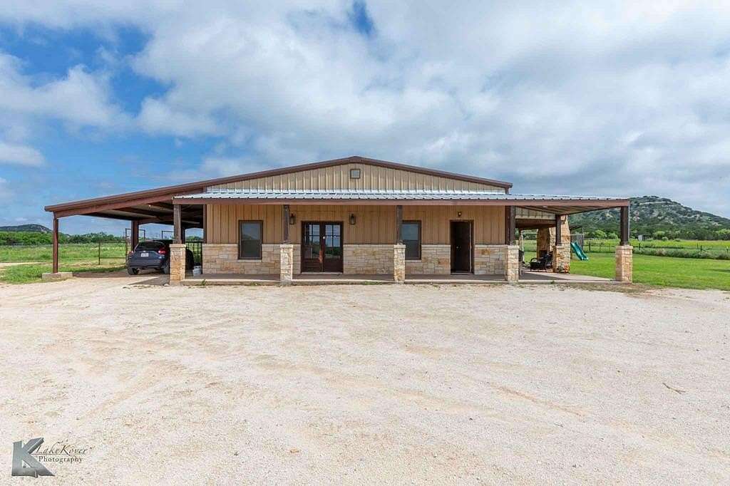 21.3 Acres of Agricultural Land with Home for Sale in Ovalo, Texas