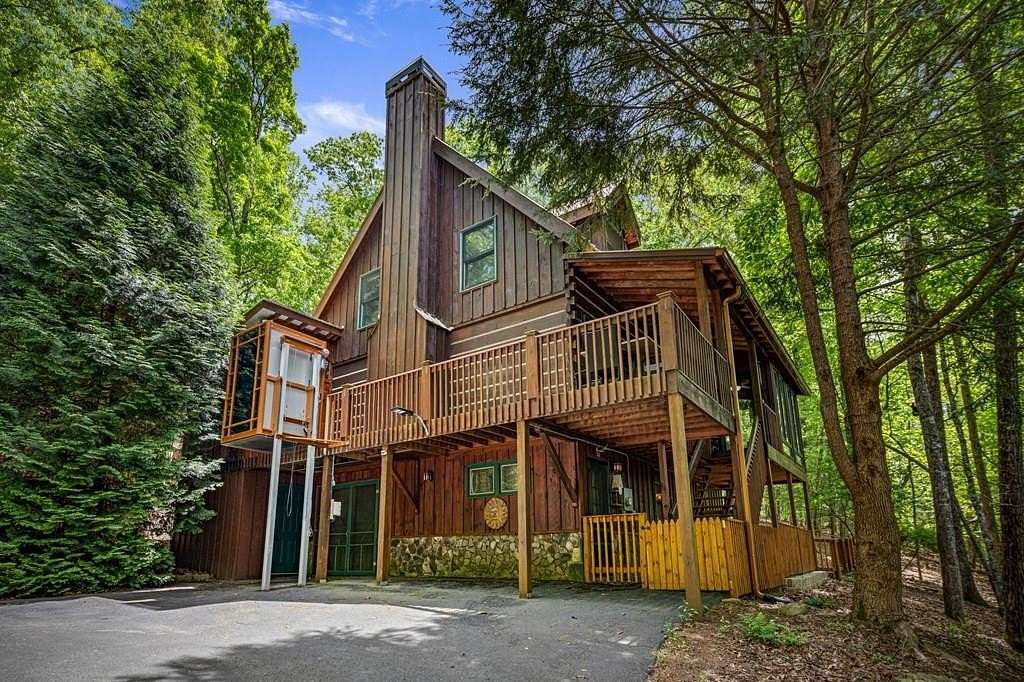 2 Acres of Residential Land with Home for Sale in Mineral Bluff, Georgia