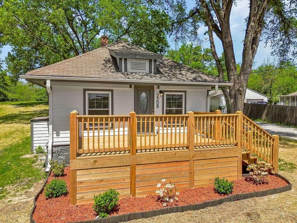 1.53 Acres of Residential Land with Home for Sale in Kansas City, Missouri