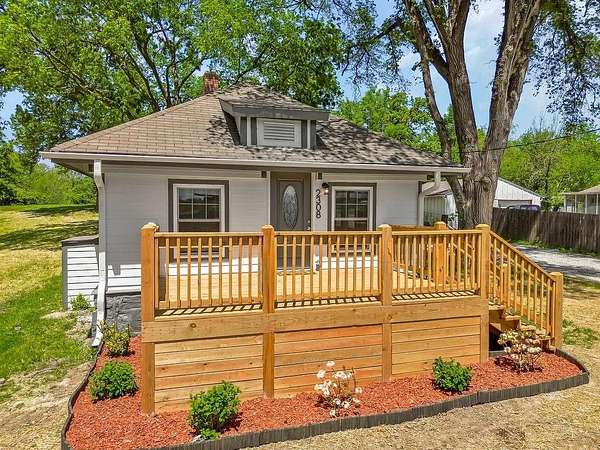 1.53 Acres of Residential Land with Home for Sale in Kansas City, Missouri