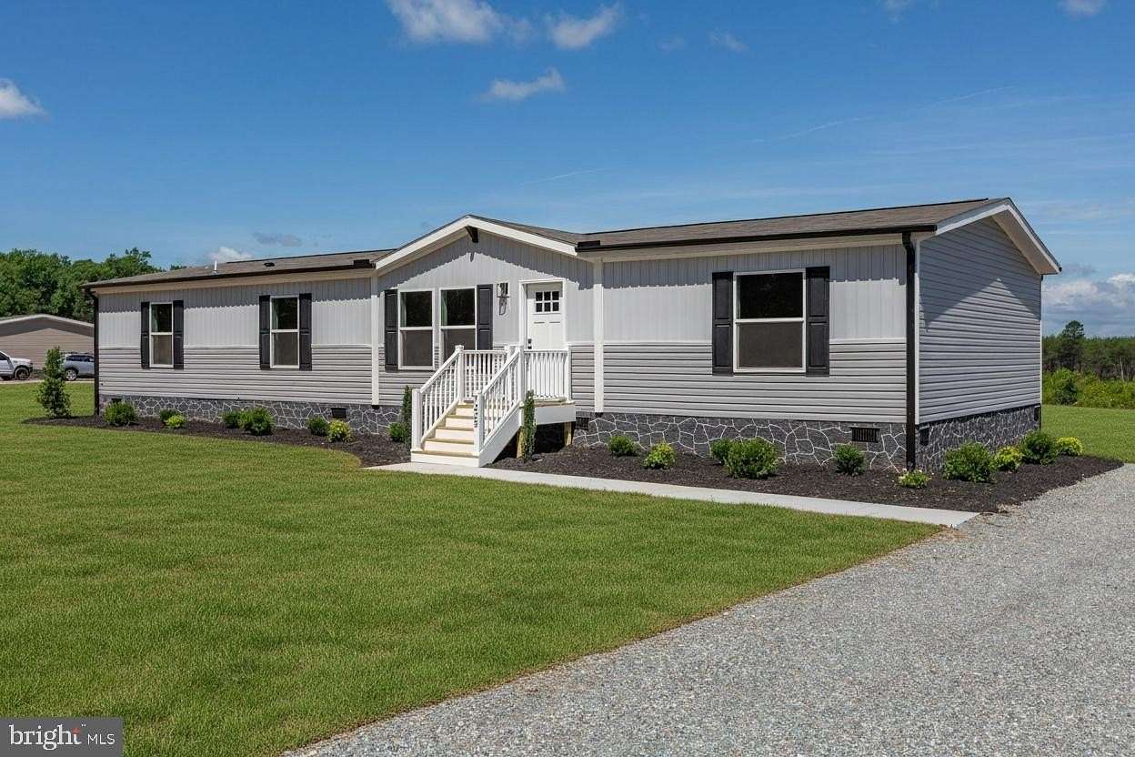 2 Acres of Residential Land with Home for Sale in Louisa, Virginia