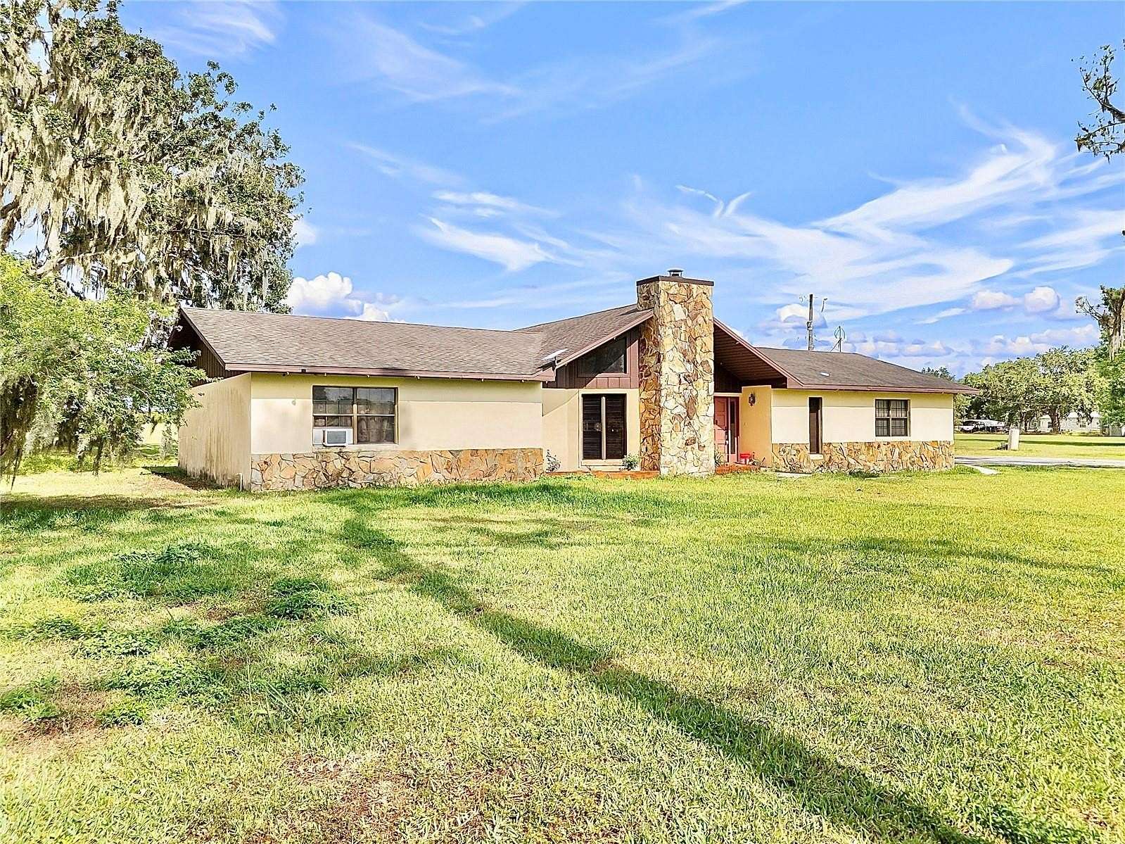 4.75 Acres of Residential Land with Home for Sale in Fort Meade, Florida