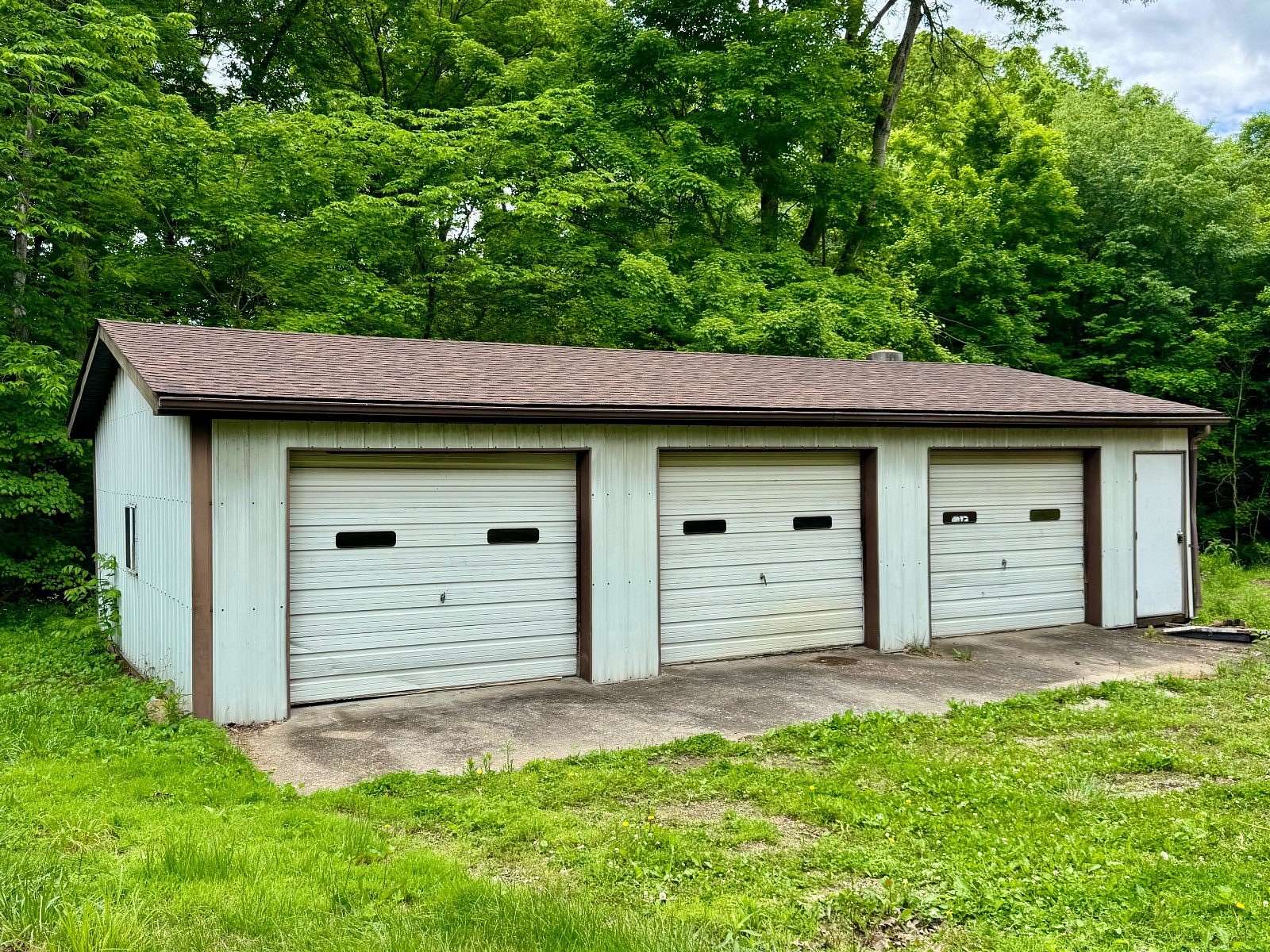 1.5 Acres of Improved Residential Land for Sale in Birdseye, Indiana